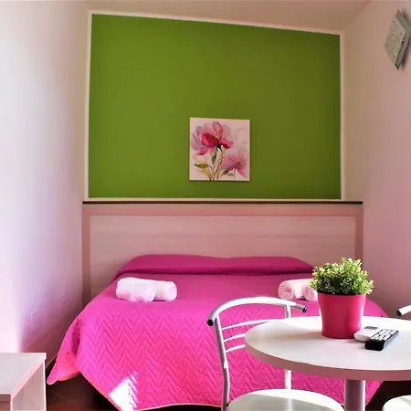 Deluxe Hostel *